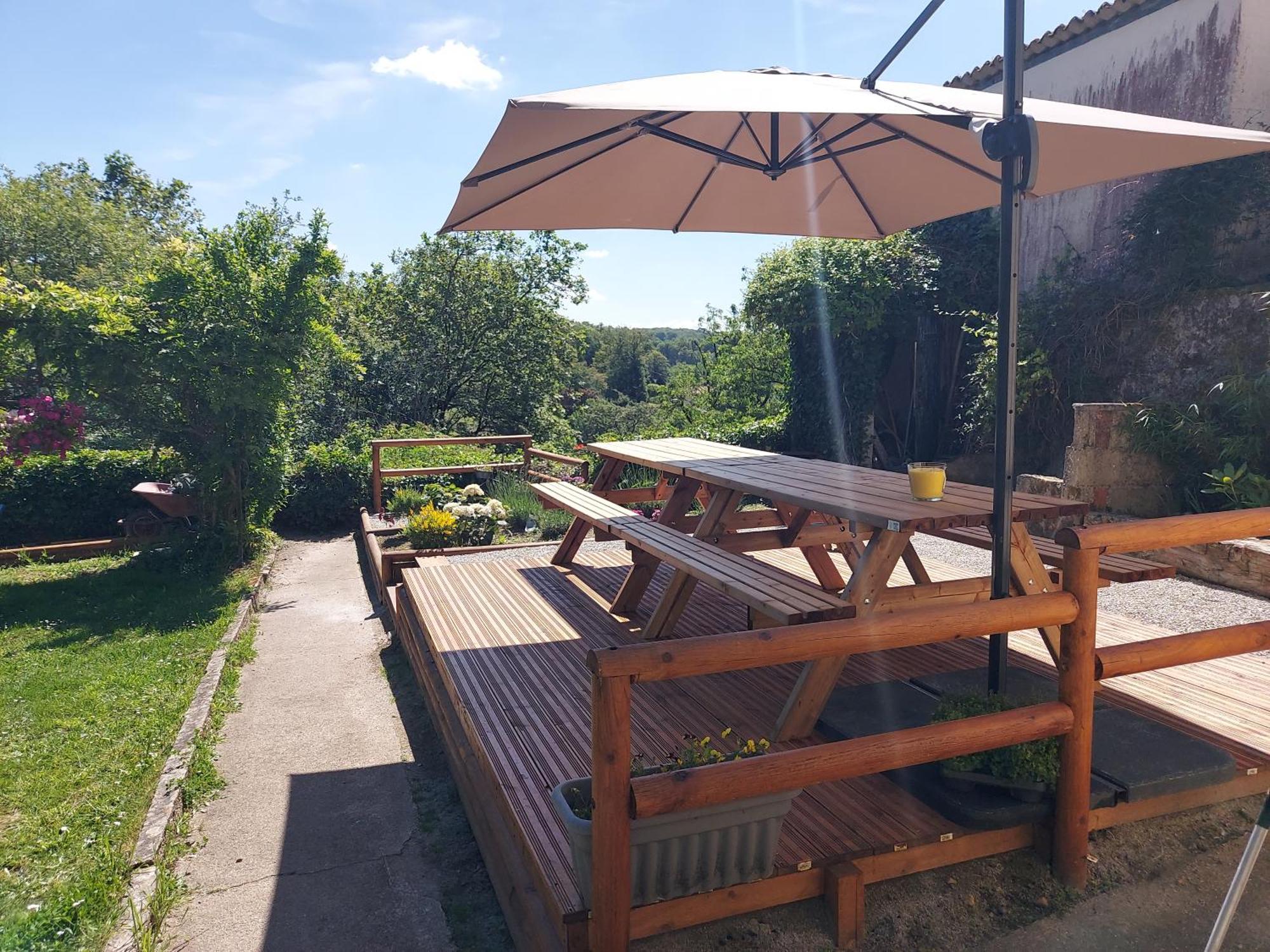Charming Two Bedroom Gite With Beautiful Gardens Confolens Εξωτερικό φωτογραφία