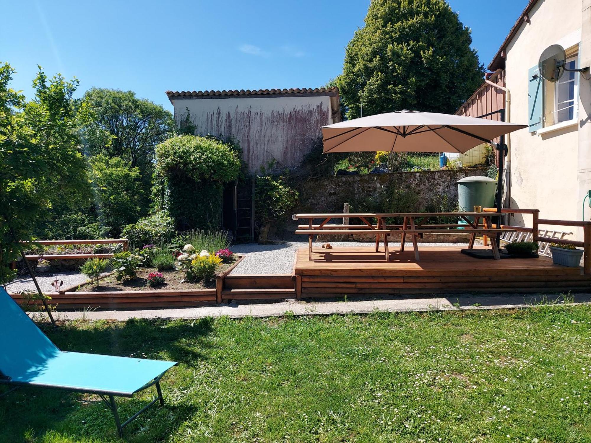 Charming Two Bedroom Gite With Beautiful Gardens Confolens Εξωτερικό φωτογραφία