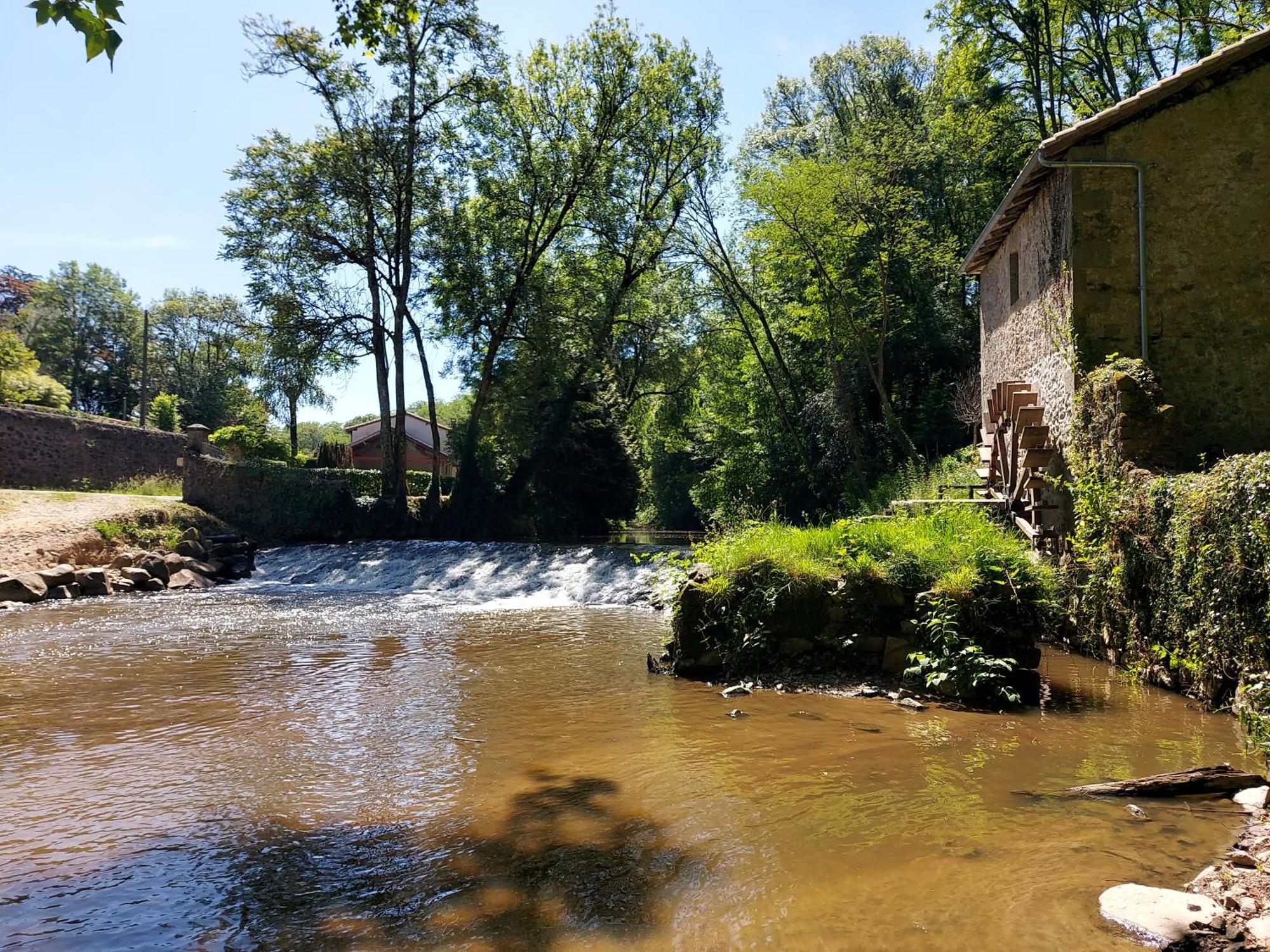 Charming Two Bedroom Gite With Beautiful Gardens Confolens Εξωτερικό φωτογραφία