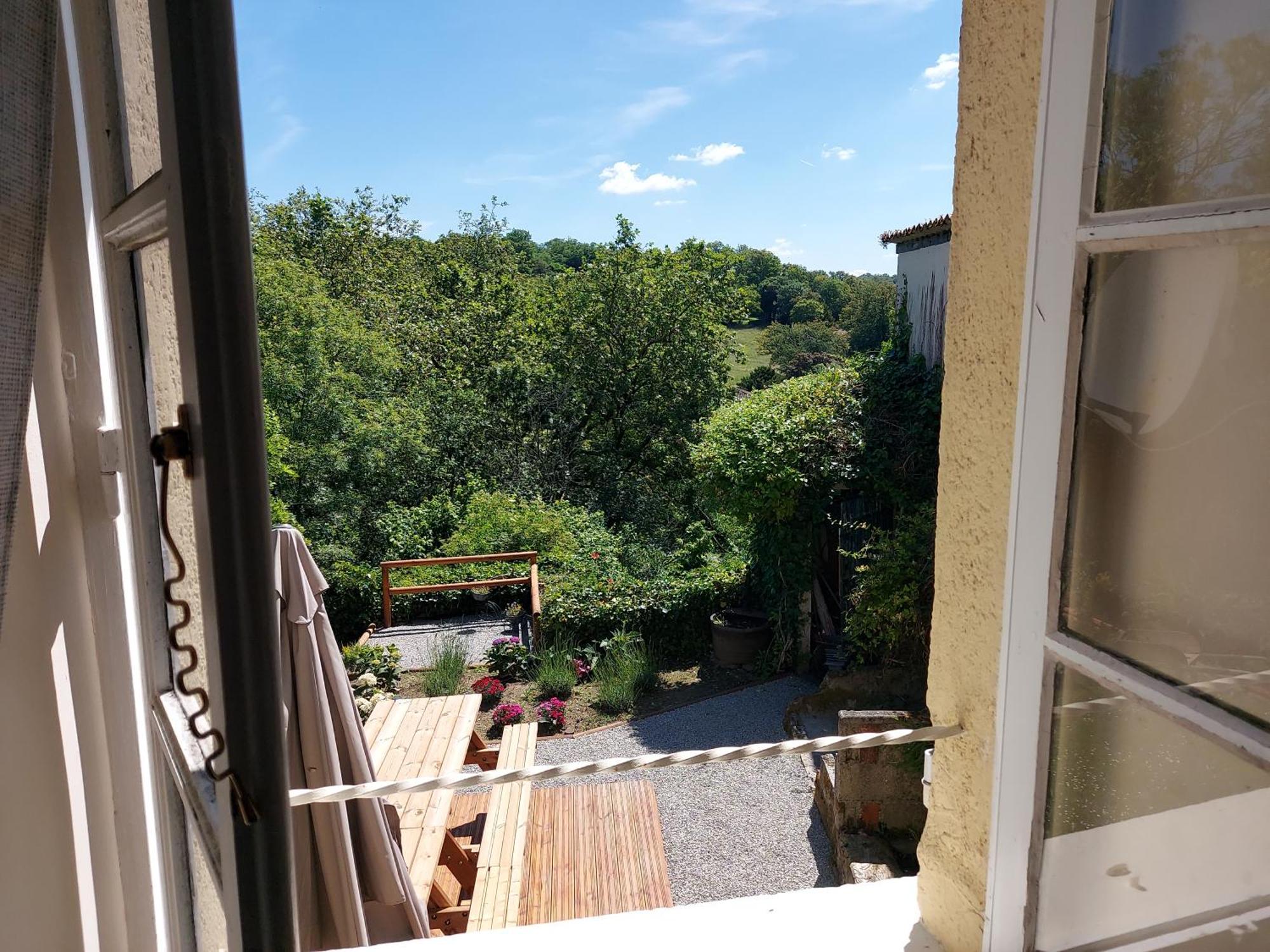 Charming Two Bedroom Gite With Beautiful Gardens Confolens Εξωτερικό φωτογραφία