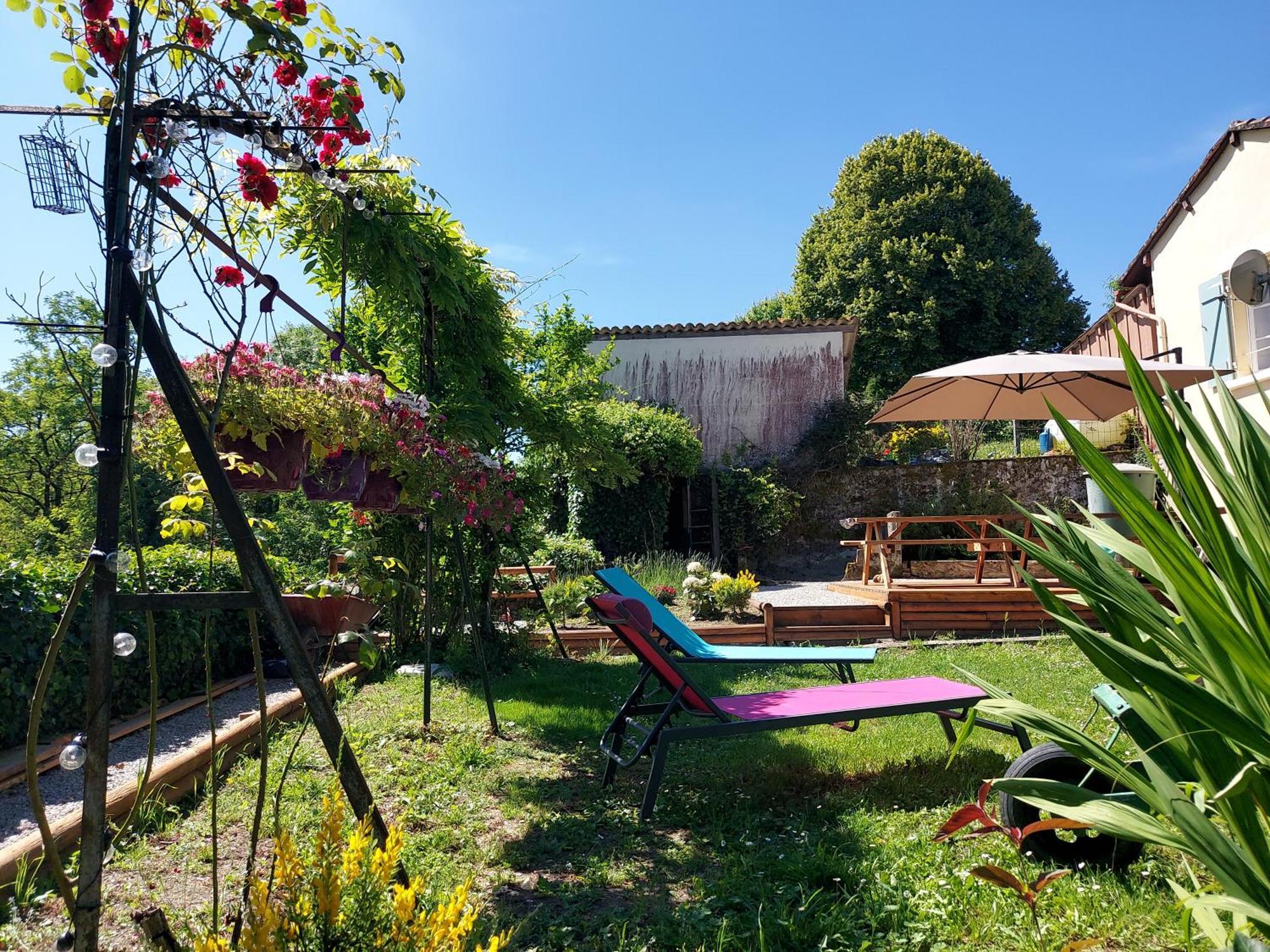 Charming Two Bedroom Gite With Beautiful Gardens Confolens Εξωτερικό φωτογραφία