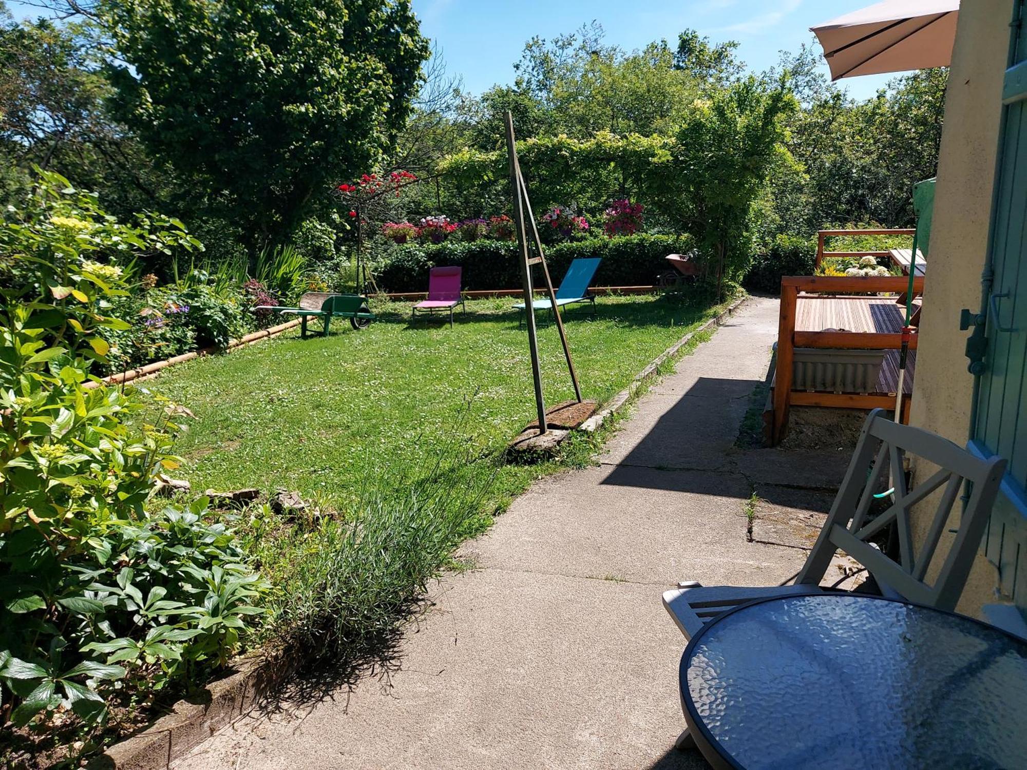 Charming Two Bedroom Gite With Beautiful Gardens Confolens Εξωτερικό φωτογραφία