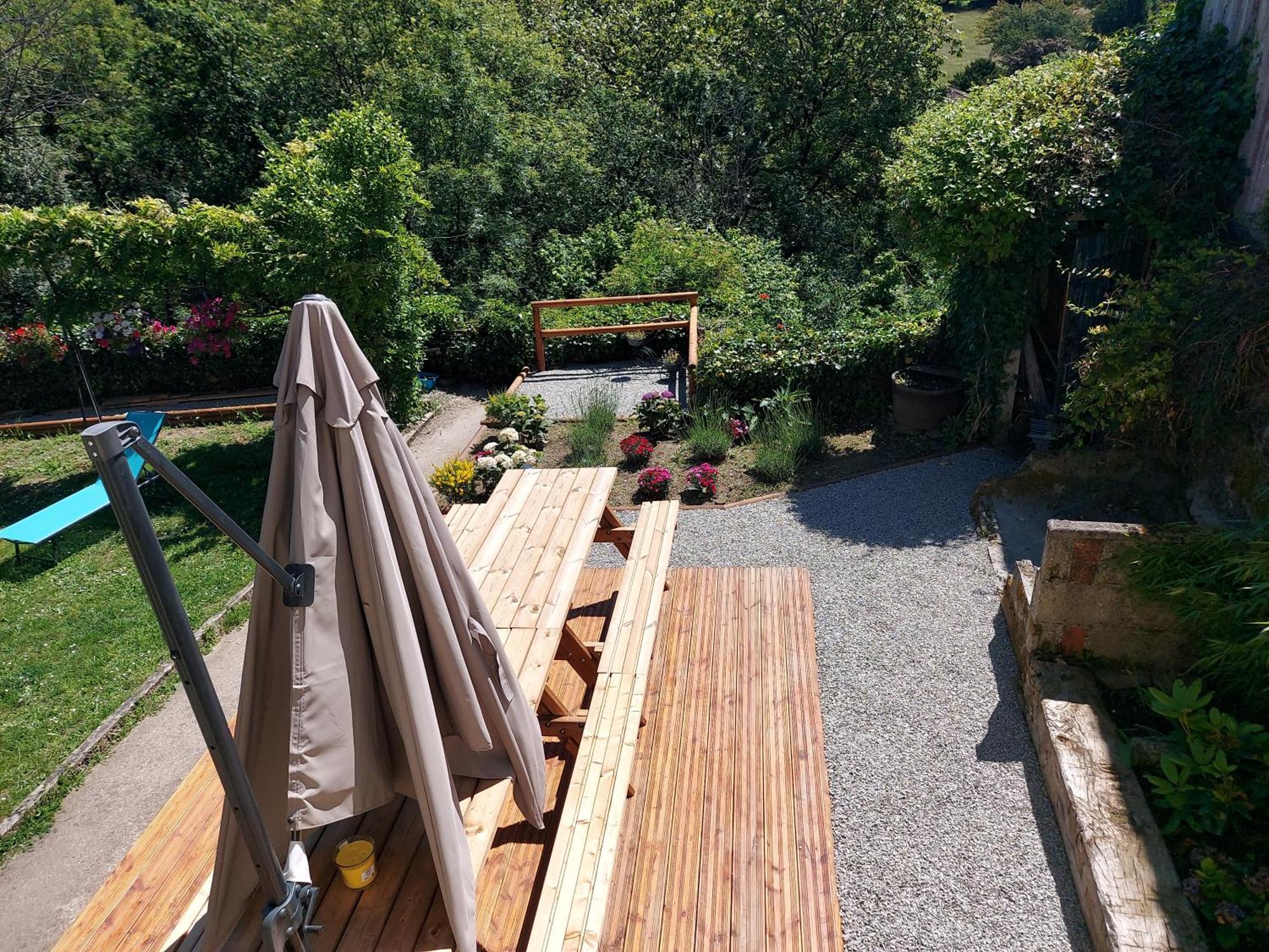 Charming Two Bedroom Gite With Beautiful Gardens Confolens Εξωτερικό φωτογραφία