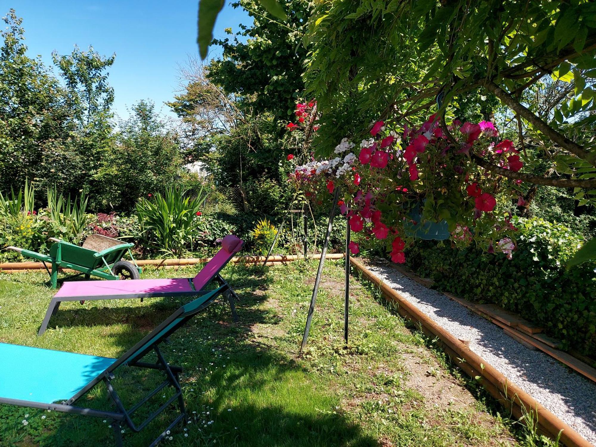 Charming Two Bedroom Gite With Beautiful Gardens Confolens Εξωτερικό φωτογραφία